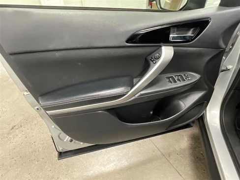 Used 2018 Mitsubishi Eclipse Cross SE image 9