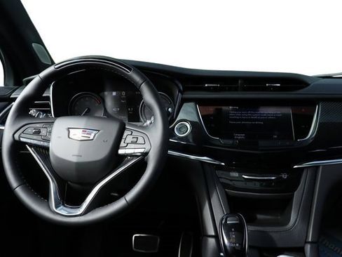 Used 2022 Cadillac XT6 Sport w/ Technology Package image 34