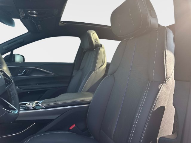 Certified 2024 Cadillac Lyriq Luxury AWD/4WD image 17