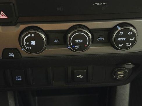 Used 2020 Toyota Tacoma SR w/ SR Convenience Package image 18