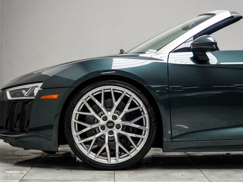 Used 2017 Audi R8 V10 w/ Carbon Exterior Package image 16