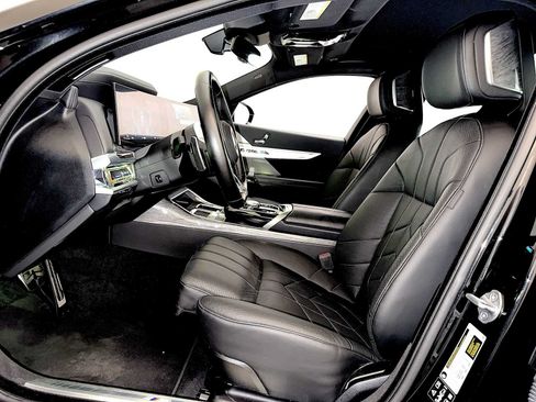 Certified 2025 BMW 760i xDrive w/ Executive Package AWD/4WD image 9