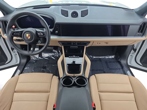 Used 2025 Porsche Cayenne AWD/4WD image 9