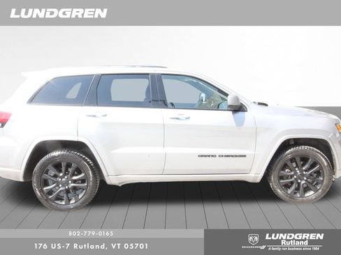 Used 2021 Jeep Grand Cherokee Laredo X AWD/4WD image 36