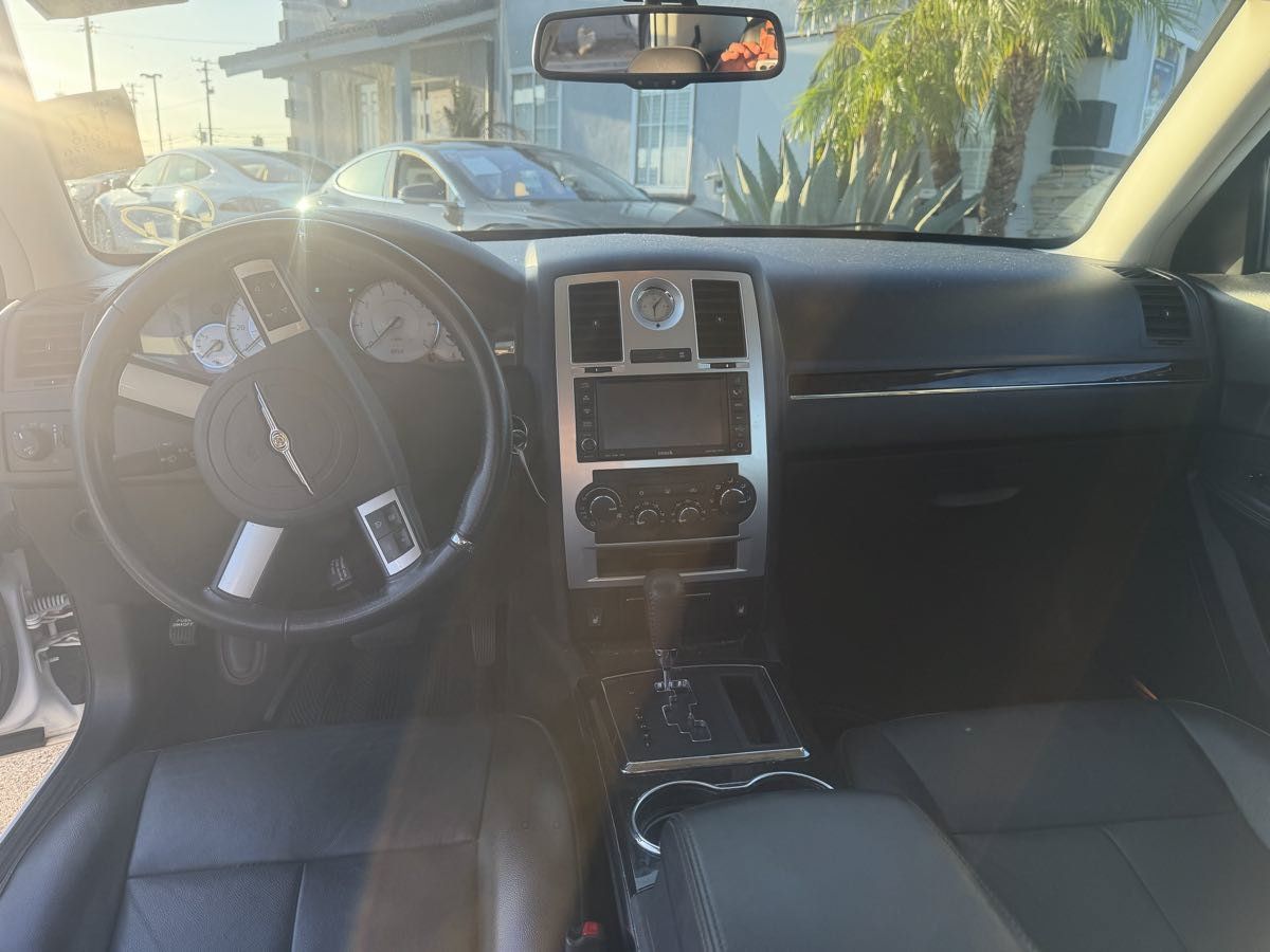 Used 2010 Chrysler 300 S RWD image 15