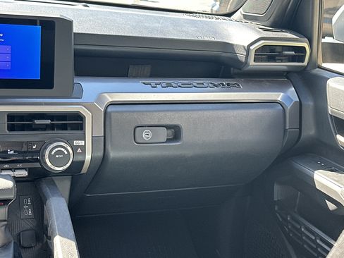 Certified 2025 Toyota Tacoma TRD Off-Road AWD/4WD image 25