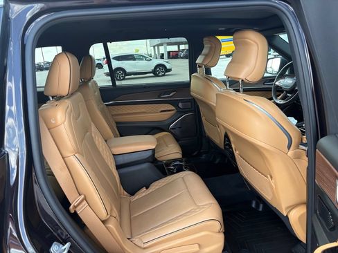 Used 2022 Jeep Grand Cherokee L Summit w/ Advanced Protech Group IV AWD/4WD image 40