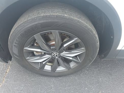 Used 2022 Volkswagen Tiguan SE FWD image 11