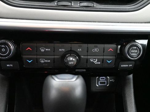 Used 2025 Jeep Compass Limited image 30