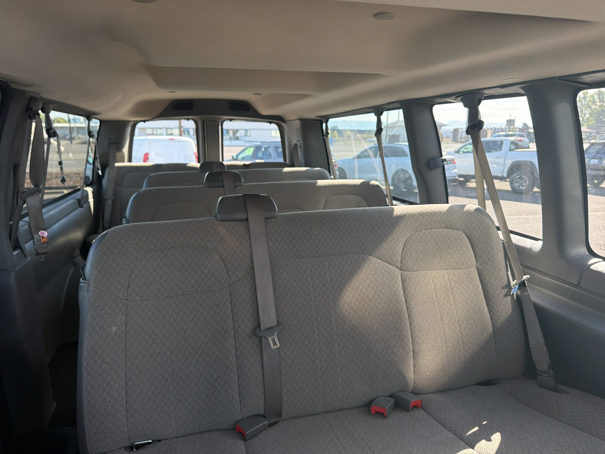 Used 2025 Chevrolet Express 3500 LT w/ LT Preferred Equipment Group RWD image 5