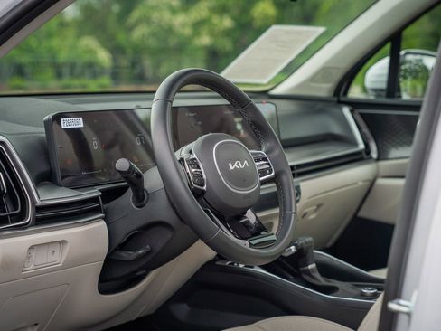 Used 2025 Kia Sorento S w/ Panoramic Sunroof Package FWD image 23