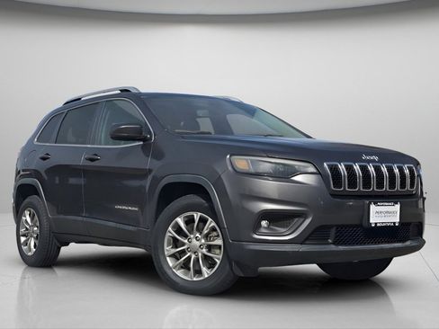 Used 2019 Jeep Cherokee Latitude Plus w/ Comfort/Convenience Group AWD/4WD image 2