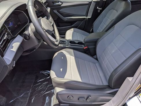 Used 2025 Volkswagen Jetta SE FWD image 21