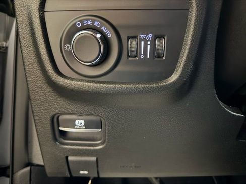 Used 2024 Jeep Grand Cherokee L Laredo image 39