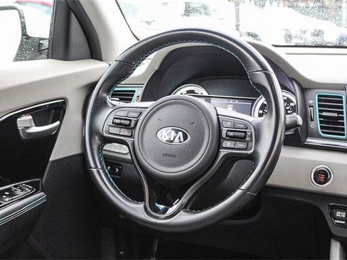 Used 2019 Kia Niro EX image 22