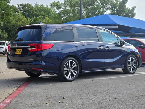 Certified 2022 Honda Odyssey Touring image 3