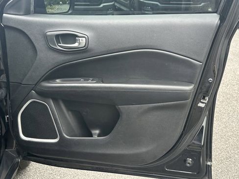 Used 2019 Jeep Compass Latitude FWD image 20