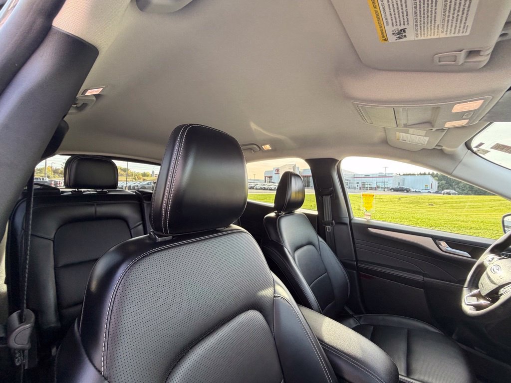 Certified 2025 Ford Escape Platinum AWD/4WD image 34