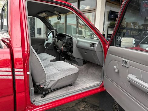 Used 1993 Toyota Pickup Deluxe AWD/4WD image 21