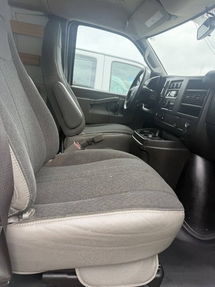 Used 2022 GMC Savana 2500 w/ Driver Convenience Package RWD image 3
