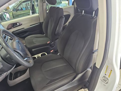 Used 2023 Chrysler Voyager LX FWD image 15