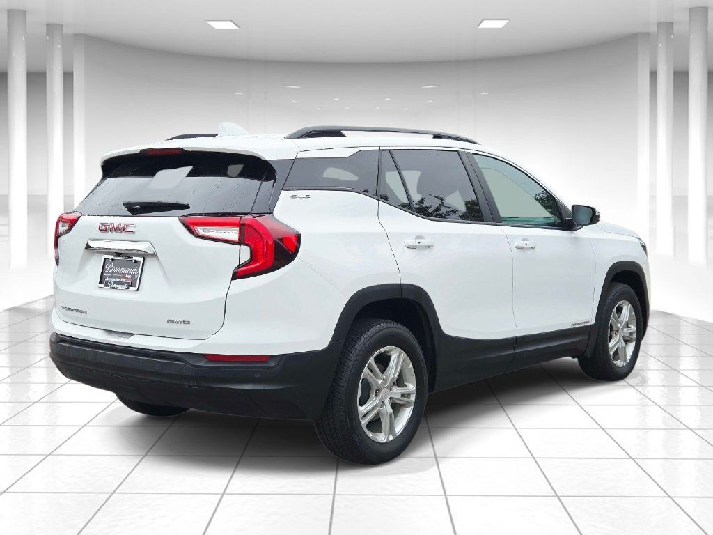 Used 2023 GMC Terrain SLE w/ Driver Convenience Package AWD/4WD image 3