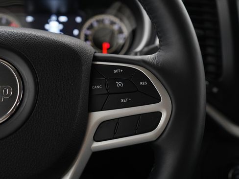 Used 2018 Jeep Cherokee Trailhawk w/ Cold Weather Group image 26