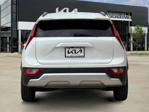 Certified 2023 Kia Niro EX FWD image 6