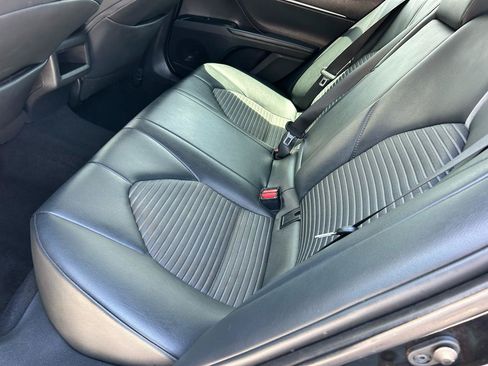 Used 2019 Toyota Camry SE FWD image 13