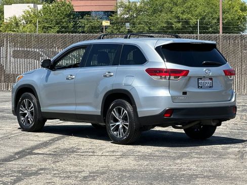 Used 2019 Toyota Highlander LE FWD image 5