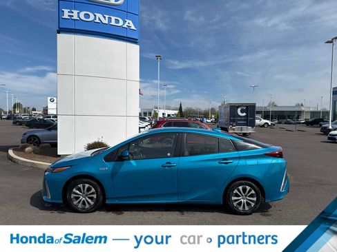 Used 2021 Toyota Prius Prime XLE image 3