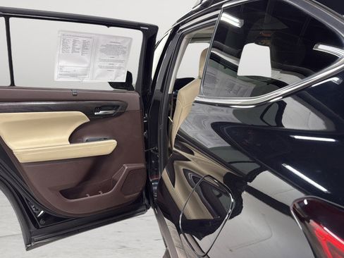 Used 2020 Toyota Highlander Limited AWD/4WD image 34