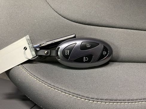 New 2025 Hyundai Elantra SEL image 25