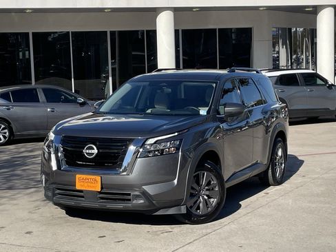 Used 2024 Nissan Pathfinder SV image 9