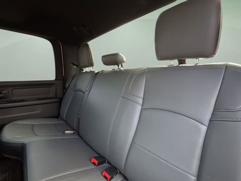 Used 2024 RAM 2500 Tradesman w/ Chrome Appearance Group image 17