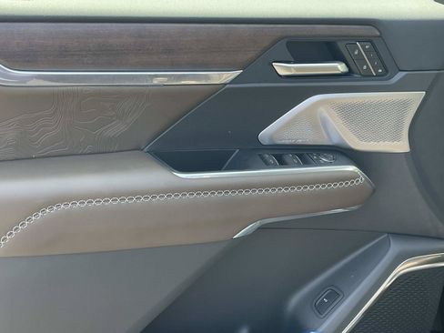 New 2027 GMC Acadia Denali Ultimate FWD image 18