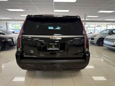 Used 2018 Cadillac Escalade Luxury AWD/4WD image 5