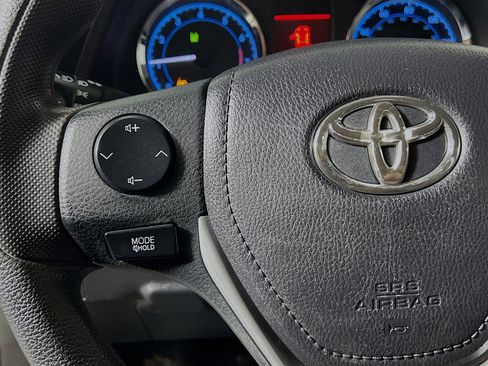Used 2017 Toyota Corolla LE image 17