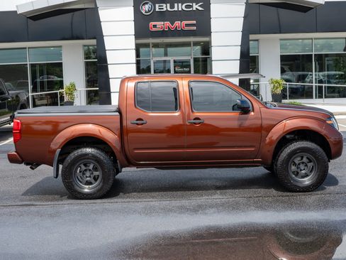 Used 2016 Nissan Frontier SV AWD/4WD image 2