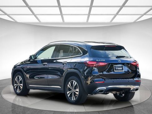 Used 2025 Mercedes-Benz GLA 250 image 2