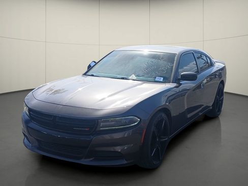 Used 2019 Dodge Charger SXT w/ Plus Group RWD image 3