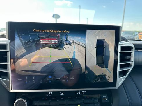 Used 2025 Toyota Tundra Platinum AWD/4WD image 19
