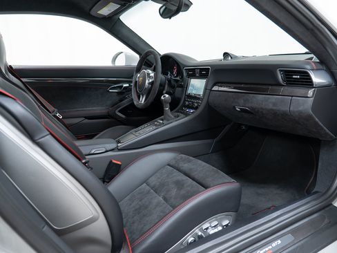 Certified 2016 Porsche 911 Carrera GTS RWD image 41