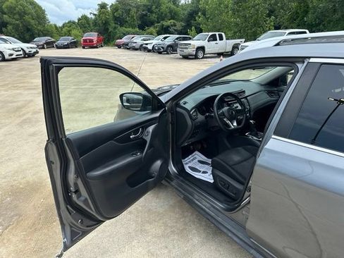 Used 2020 Nissan Rogue SV FWD image 10