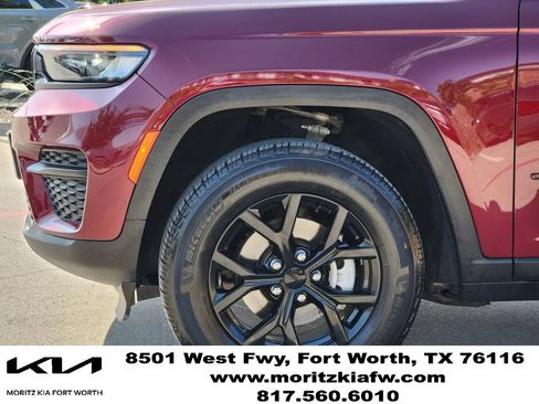 Used 2025 Jeep Grand Cherokee Altitude AWD/4WD image 8