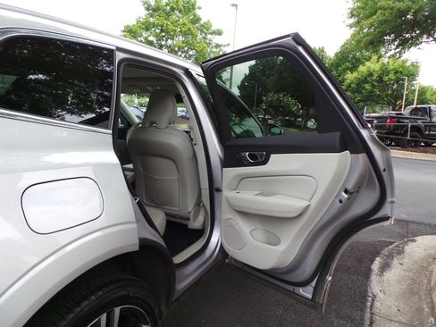 Used 2019 Volvo XC60 T5 Momentum w/ Premium Package AWD/4WD image 34