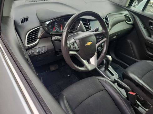 Used 2020 Chevrolet Trax LT w/ LT Convenience Package FWD image 6