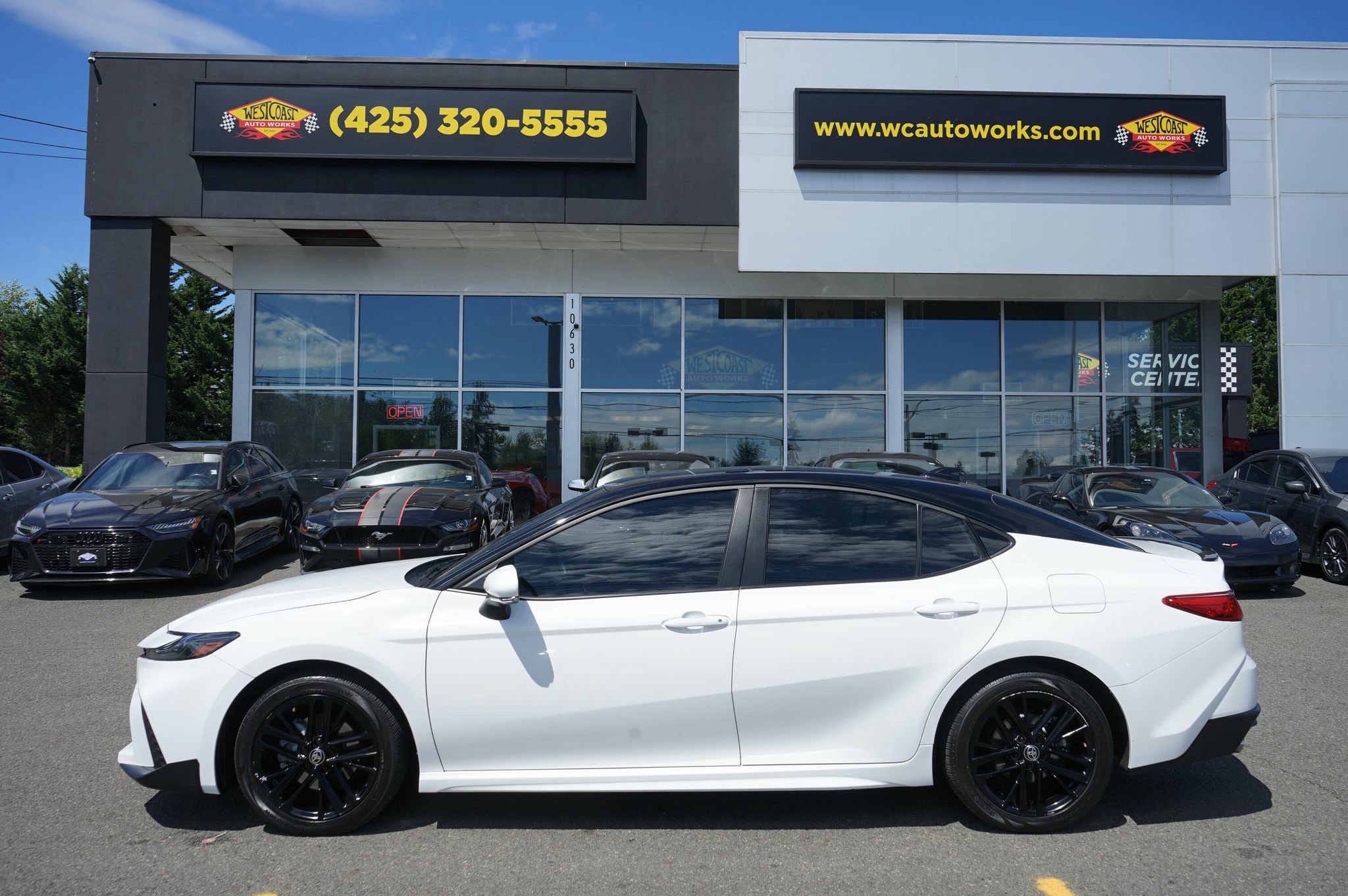 Used 2025 Toyota Camry SE w/ Multimedia Upgrade Package AWD/4WD image 2