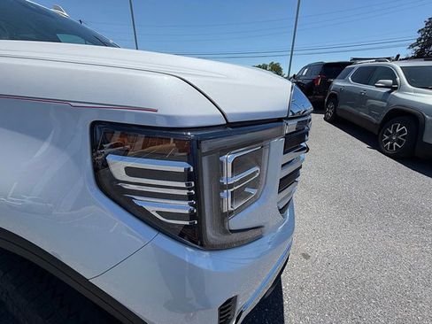 Used 2023 GMC Sierra 1500 SLT w/ SLT Premium Package AWD/4WD image 28
