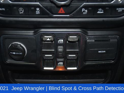 Used 2021 Jeep Wrangler Unlimited Sahara image 22
